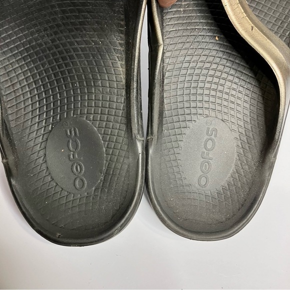 Oofos oolala sandals size 11 gold black - Picture 6 of 11